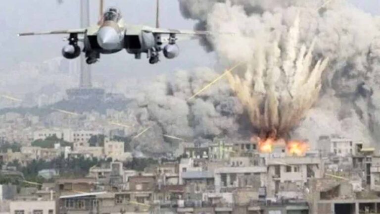 पाकिस्तान ने अफगानिस्तान में एयर स्ट्राइक को ठहराया जायज, कहा- जरुरत पढ़ने पर फिर करेंगे ऐसे हमले पाकिस्तान ने अफगानिस्तान में एयर स्ट्राइक को ठहराया जायज, कहा- जरुरत पढ़ने पर फिर करेंगे ऐसे हमले