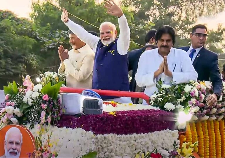 पीएम मोदी ने सीएम एन चंद्रबाबू नायडू और पवन कल्याण के साथ विशाखापत्तनम में रोड शो में हिस्सा लिया, उमड़ा जनसैलाब