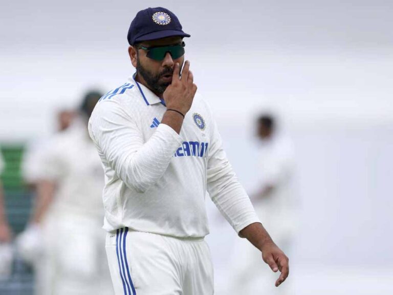 भारतीय कप्तान रोहित शर्मा सिर्फ चार छक्के लगाकर वीरेंद्र सहवाग को पीछे कर सकते हैं, रच सकते है इतिहास