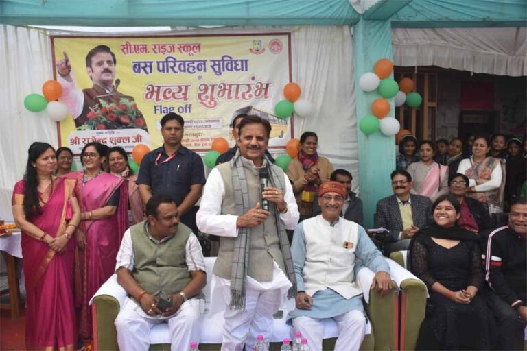 स्वास्थ्य सेवाओं को बेहतर करने के लिए संसाधन के साथ सेवा भावना आवश्यक : उप मुख्यमंत्री शुक्ल स्वास्थ्य सेवाओं को बेहतर करने के लिए संसाधन के साथ सेवा भावना आवश्यक : उप मुख्यमंत्री शुक्ल