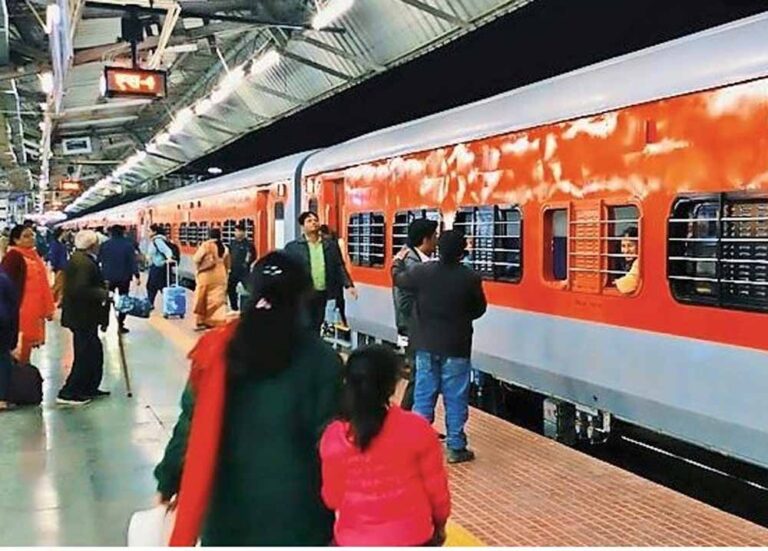 भोपाल से गुजरने वाली कई महत्वपूर्ण ट्रेनों के ठहराव में बढ़ोतरी का निर्णय लिया, आज से एक्स्ट्रा 5 मिनट रुकेंगी 8 गाड़ियां