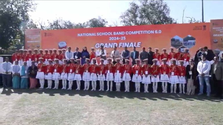 बेटियों ने बढ़ाया प्रदेश का मान, प्रदेश की बालिकाओं को मिला राष्ट्रीय इंटर स्कूल बैंड प्रतियोगिता में द्वितीय पुरूस्कार बेटियों ने बढ़ाया प्रदेश का मान, प्रदेश की बालिकाओं को मिला राष्ट्रीय इंटर स्कूल बैंड प्रतियोगिता में द्वितीय पुरूस्कार