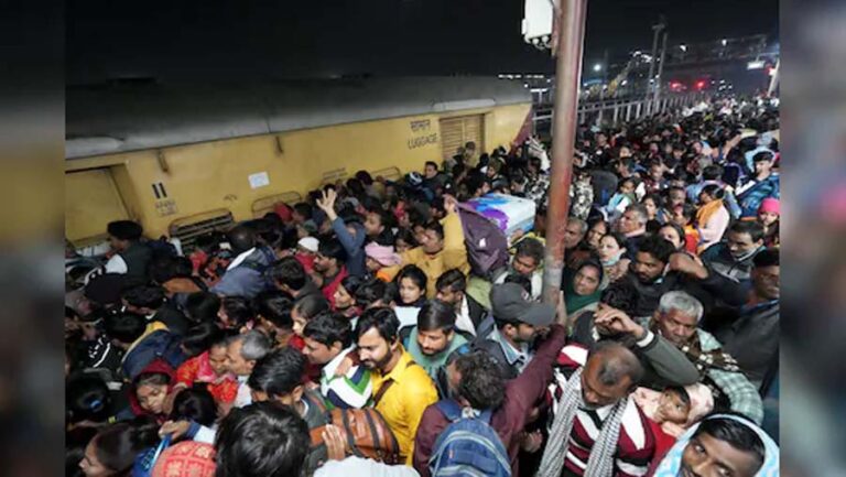 नई दिल्ली स्टेशन पर भगदड़ के बाद जागा रेलवे, प्रयागराज जाने वाली ट्रेनों पर रखी जा रही विशेष नजर