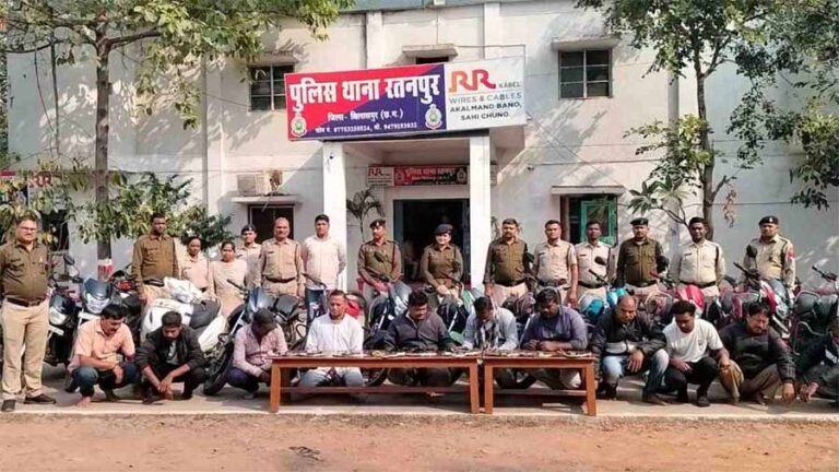 पुलिस ने रेड मारकर कोरबी के जंगल से 11 जुआरियों को किया गिरफ्तार पुलिस ने रेड मारकर कोरबी के जंगल से 11 जुआरियों को किया गिरफ्तार