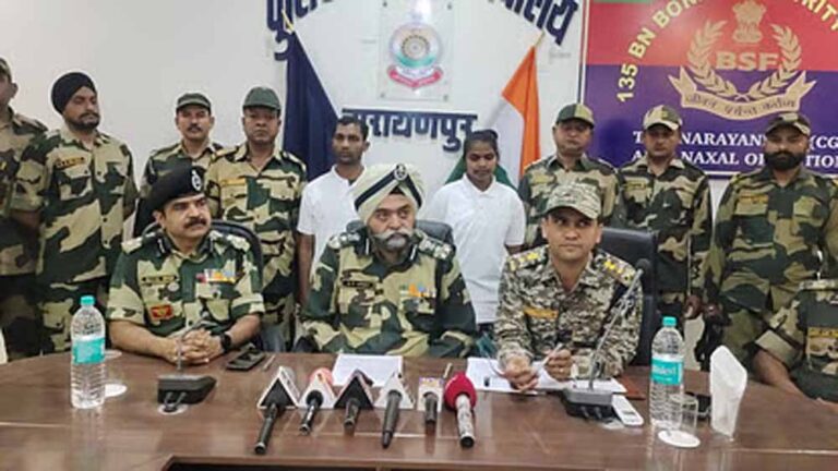 छत्तीसगढ़-नारायणपुर में एक महिला समेत दो नक्सलियों ने किया आत्मसमर्पण छत्तीसगढ़-नारायणपुर में एक महिला समेत दो नक्सलियों ने किया आत्मसमर्पण