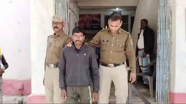 छत्तीसगढ़-जशपुर से तस्करी कर भेजी गईं दो नाबालिग बच्चियां कर्नाटक से बरामद छत्तीसगढ़-जशपुर से तस्करी कर भेजी गईं दो नाबालिग बच्चियां कर्नाटक से बरामद