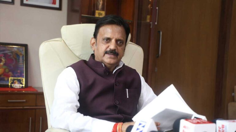 जन-प्रतिनिधियों, समाज सेवियों और आमजन से सहभागिता की अपील की : उप मुख्यमंत्री शुक्ल