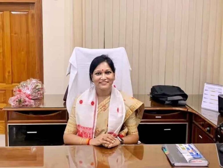 अधिकारी की एक पोस्ट पर किया कमेंट, जिसपर उन्होंने आपत्ति जताई, पोस्ट पर हंसने की मिली सजा, अब मिली जमानत अधिकारी की एक पोस्ट पर किया कमेंट, जिसपर उन्होंने आपत्ति जताई, पोस्ट पर हंसने की मिली सजा, अब मिली जमानत