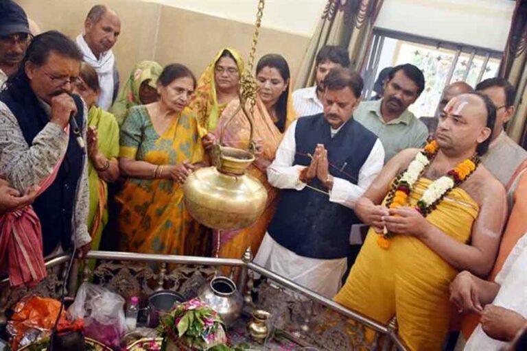 महाशिवरात्रि पर रीवा में निकली भव्य शिव बारात, उप मुख्यमंत्री शुक्ल हुए शामिल महाशिवरात्रि पर रीवा में निकली भव्य शिव बारात, उप मुख्यमंत्री शुक्ल हुए शामिल