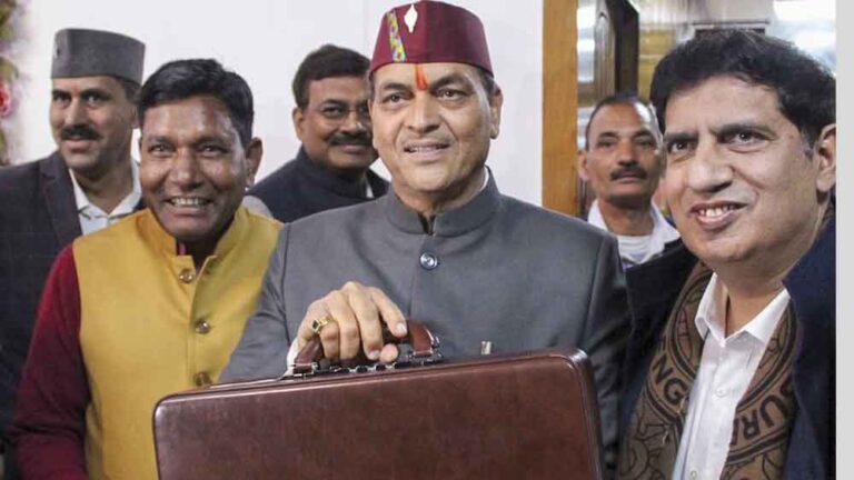 वित्त मंत्री ने 1,01175.33 करोड़ का बजट पेश किया, बुनियादी ढांचे, ग्रामीण विकास और जन कल्याण पर फोकस वित्त मंत्री ने 1,01175.33 करोड़ का बजट पेश किया, बुनियादी ढांचे, ग्रामीण विकास और जन कल्याण पर फोकस