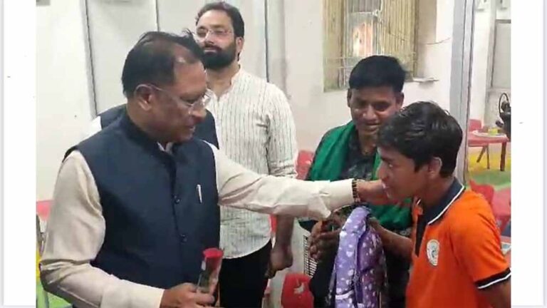 बलौदाबाजार में सीएम साय ने मानसिक रूप से कमजोर बच्चों से की मुलाकात