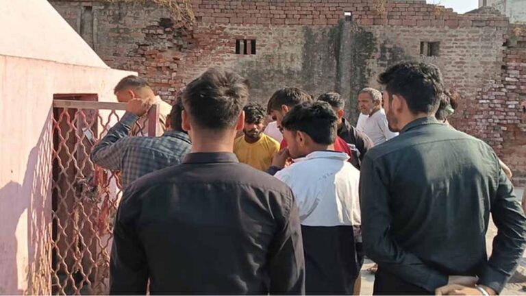 अमरोहा में  शरारती तत्वों ने प्राचीन चामुंडा मंदिर की मूर्तियां तोड़ी