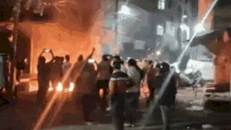 भारत की जीत के बाद महू में भड़की हिंसा, भीड़ ने दुकान-गाड़ियां फूंकीं, सेना ने संभाला मोर्चा