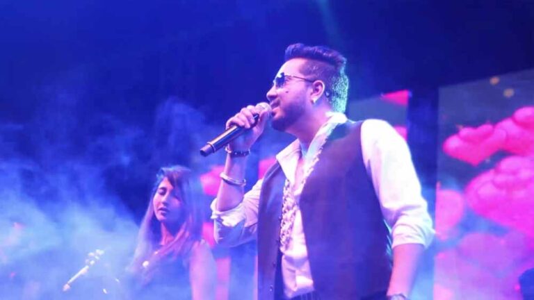 मीका सिंह आईपीएल में बिखेंरेगे जलवा मीका सिंह आईपीएल में बिखेंरेगे जलवा