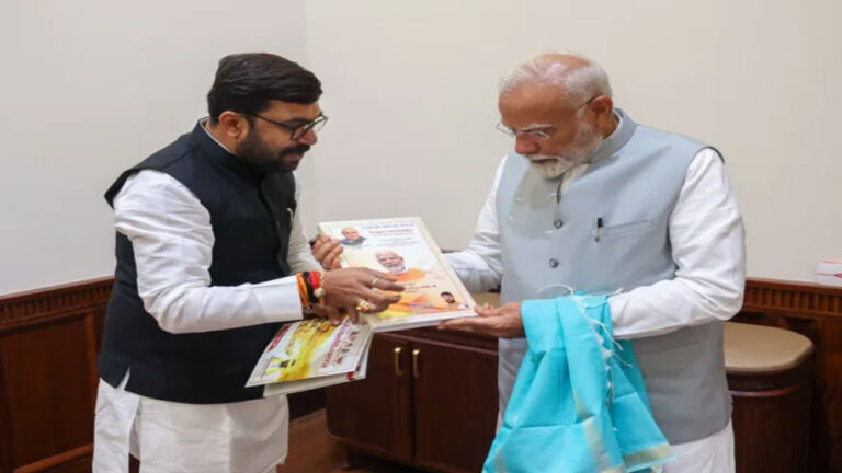छिंदवाड़ा MP विवेक बंटी साहू ने PM मोदी से की मुलाकात, जिले के विकास पर हुई चर्चा