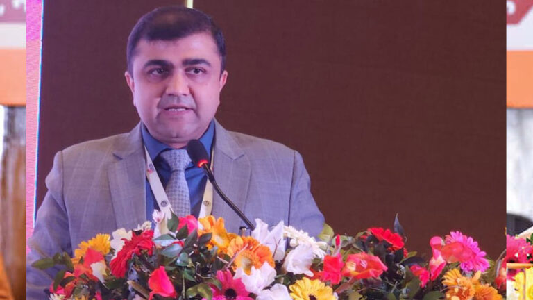 सीनियर IAS अभिषेक प्रकाश जिन्हें योगी सरकार ने किया सस्पेंड,  भ्रष्टाचार का आरोप, जांच में पुष्टि