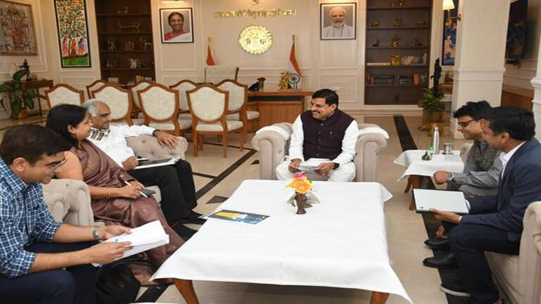 मुख्यमंत्री डॉ. यादव से विश्व विख्यात बिजनेस कंसलटेंट डॉ. रामचरण ने भेंट की मुख्यमंत्री डॉ. यादव से विश्व विख्यात बिजनेस कंसलटेंट डॉ. रामचरण ने भेंट की