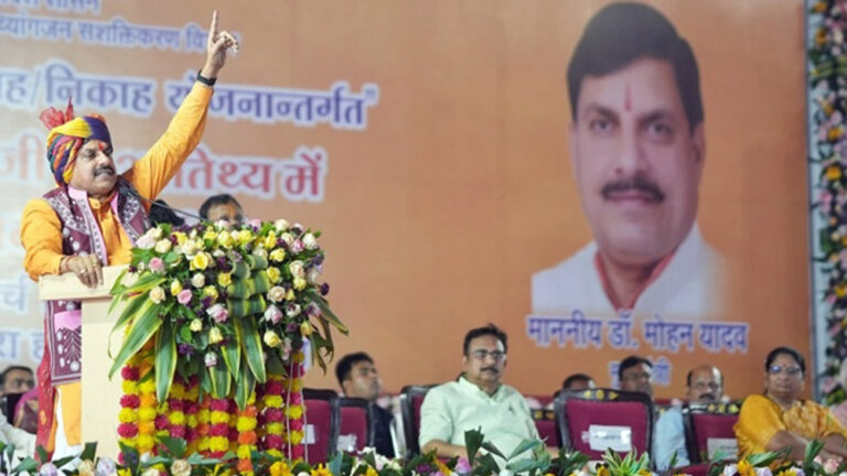 मुख्यमंत्री ने झाबुआ में दो हजार जोड़ों को विवाह/निकाह में दिया आशीर्वाद