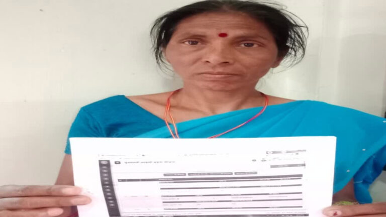 जीवित महिला सरकारी रिकॉर्ड में मृत घोषित, 8 महीनों से काटे दफ्तरों के चक्कर जब हो पाई जीवित जीवित महिला सरकारी रिकॉर्ड में मृत घोषित, 8 महीनों से काटे दफ्तरों के चक्कर जब हो पाई जीवित