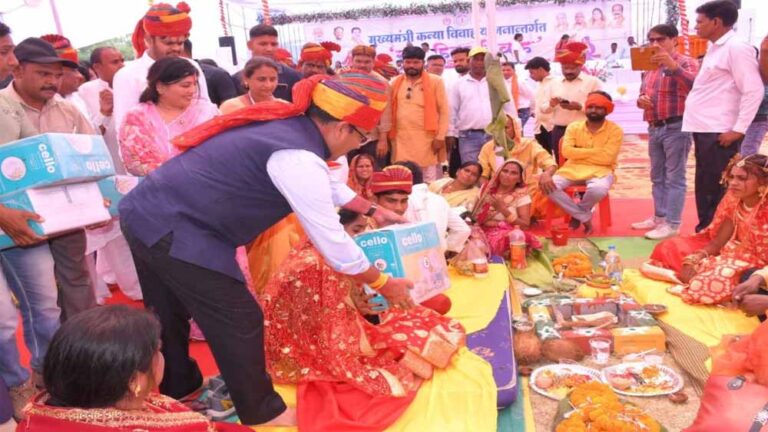 मुख्यमंत्री कन्या सामूहिक विवाह : डिप्टी सीएम साव ने 192 जोड़ों को दी शुभकामनाएं
