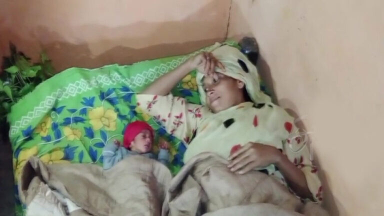 UP में इमामुद्दीन की पत्नी ने 50 साल की उम्र में 14वें बच्चे को दिया जन्म UP में इमामुद्दीन की पत्नी ने 50 साल की उम्र में 14वें बच्चे को दिया जन्म