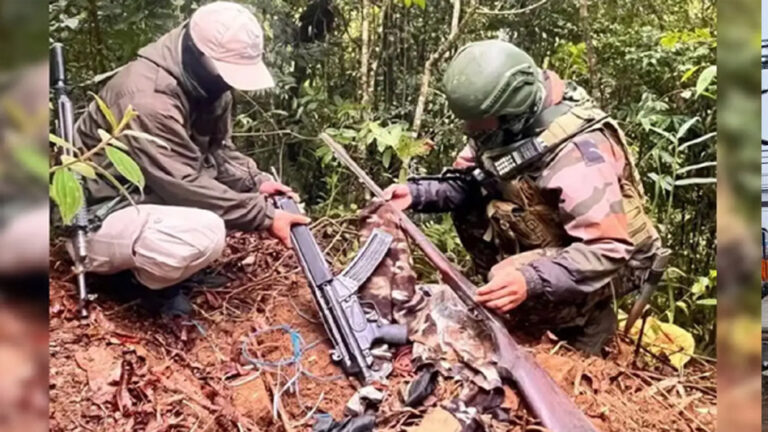 दंतेवाड़ा में एनकाउंटर…एक महिला नक्सली को मारा, इंसास रायफल और विस्फोटक बरामद भी बरामद