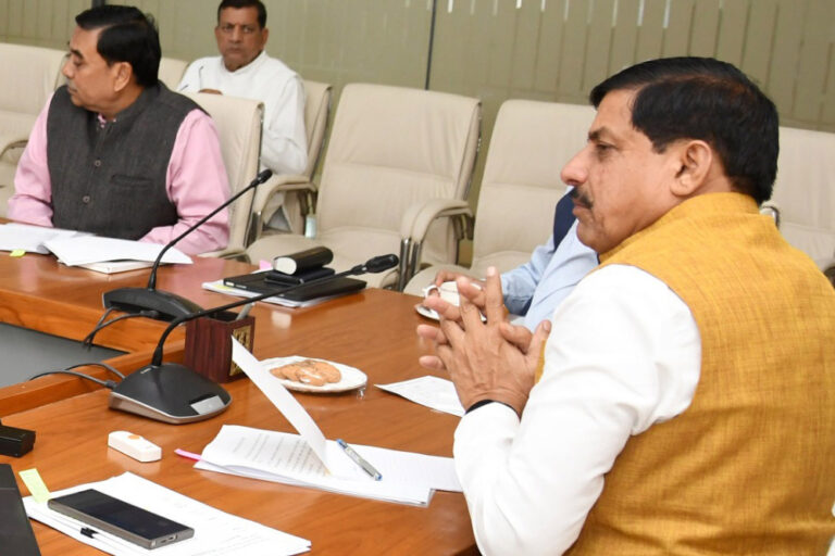 मुख्यमंत्री डॉ. यादव ने कहा कि प्रश्नों और ध्यानाकर्षण आदि के जवाब तथ्यात्मक और तर्कपूर्ण ढंग से दिए जाएं