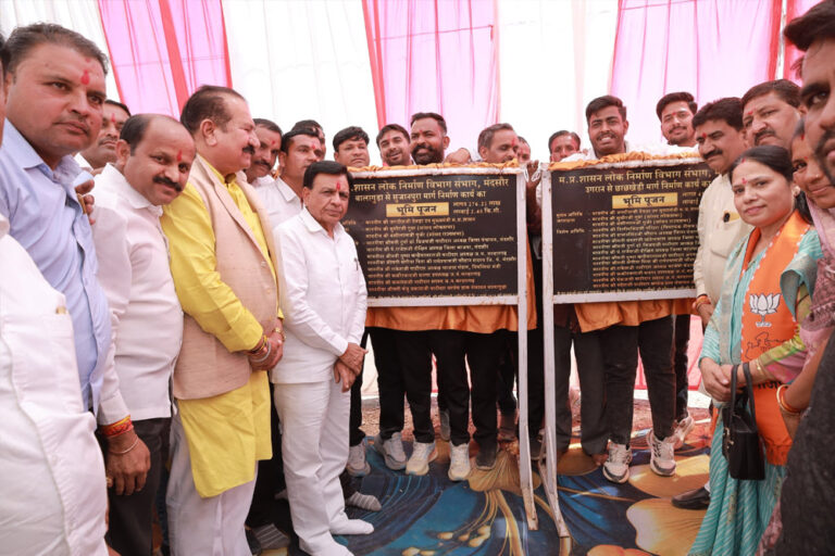 उप मुख्‍यमंत्री देवड़ा ने ग्राम अम्‍बाव, सिंदपन, ईरली एवं टिडवास में 46 करोड़ 81 लाख से निर्मित होने वाले सड़कों का किया भूमि-पूजन