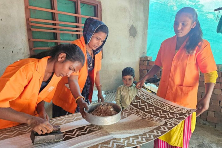 महिलाओं के जीवन यापन के लिए पर्यटन क्षेत्र बना रोजगार का मुख्य साधन महिलाओं के जीवन यापन के लिए पर्यटन क्षेत्र बना रोजगार का मुख्य साधन