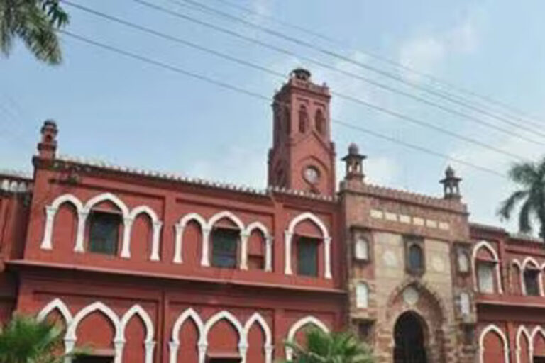 AMU में होली मनाने के लिए यूनिवर्सिटी प्रशासन ने अनुमति दे दी AMU में होली मनाने के लिए यूनिवर्सिटी प्रशासन ने अनुमति दे दी