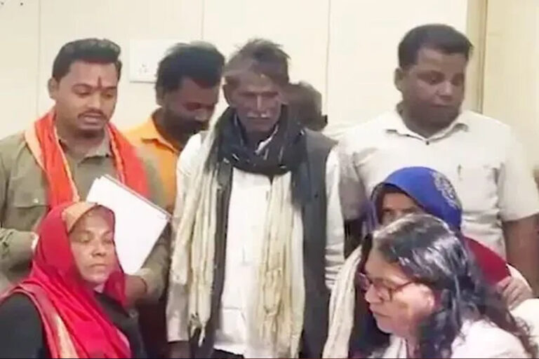 MP के इस गांव के लोगों की वक्फ बोर्ड ने बढ़ाई टेंशन, 7 दिन का अल्टीमेटम भी दिया, जानें मामला MP के इस गांव के लोगों की वक्फ बोर्ड ने बढ़ाई टेंशन, 7 दिन का अल्टीमेटम भी दिया, जानें मामला