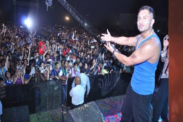 सिंगर हनीसिंह का लाइव कांसर्ट आज शाम इस्टेट ग्राउंड पर आयोजित होगा, अब तक 67 लाख रुपये के टिकट बिके सिंगर हनीसिंह का लाइव कांसर्ट आज शाम इस्टेट ग्राउंड पर आयोजित होगा, अब तक 67 लाख रुपये के टिकट बिके