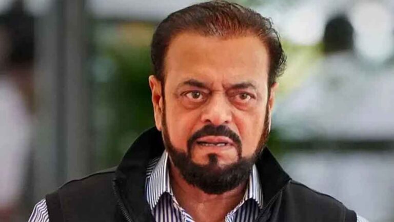 औरंगजेब की तारीफ पर बरपा हंगामें के दौरान सपा विधायक अबू आजमी पर भड़के नेता, सस्पेंड करने की डिमांड औरंगजेब की तारीफ पर बरपा हंगामें के दौरान सपा विधायक अबू आजमी पर भड़के नेता, सस्पेंड करने की डिमांड