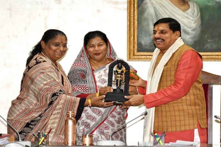 मुख्यमंत्री डॉ. यादव को जीआईएस की सफलता पर मंत्रीद्वय श्रीमती उइके ने एवं सुश्री भूरिया ने दी बधाई मुख्यमंत्री डॉ. यादव को जीआईएस की सफलता पर मंत्रीद्वय श्रीमती उइके ने एवं सुश्री भूरिया ने दी बधाई