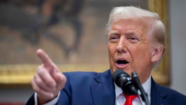 ट्रंप को कुर्सी सौंप कर पछता रहे हैं अमेरिकी?, ट्रंप के फैसलों से US में मची खलबली! , विदेश नीति पर भी जनता असंतुष्ट ट्रंप को कुर्सी सौंप कर पछता रहे हैं अमेरिकी?, ट्रंप के फैसलों से US में मची खलबली! , विदेश नीति पर भी जनता असंतुष्ट