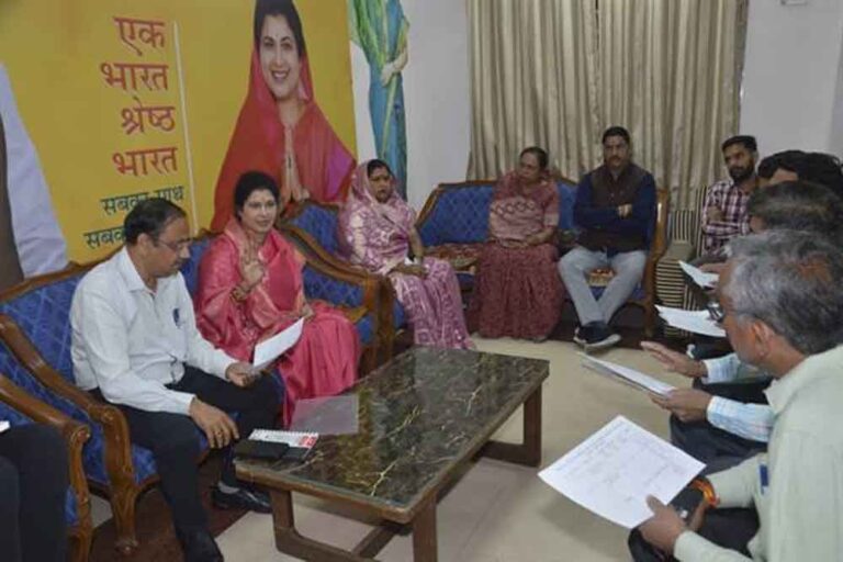 जनता की समस्याओं का त्वरित निराकरण करे, सेवा ही हमारा काम : राज्यमंत्री श्रीमती गौर