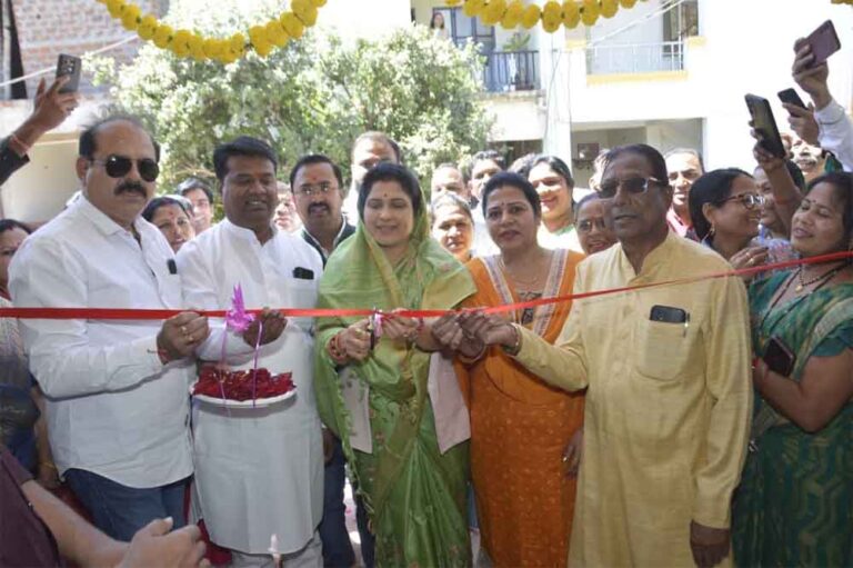 राज्यमंत्री श्रीमती गौर ने किया मुख्यमंत्री संजीवनी क्लीनिक का लोकार्पण, विभिन्न विकास कार्यों का भी किया भूमि-पूजन राज्यमंत्री श्रीमती गौर ने किया मुख्यमंत्री संजीवनी क्लीनिक का लोकार्पण, विभिन्न विकास कार्यों का भी किया भूमि-पूजन