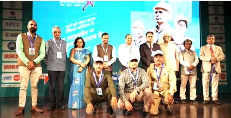 एम.पी. ट्रांसको के मेंटेनेन्स कार्मिक लाइनमेन दिवस पर दिल्ली में हुये सम्मानित