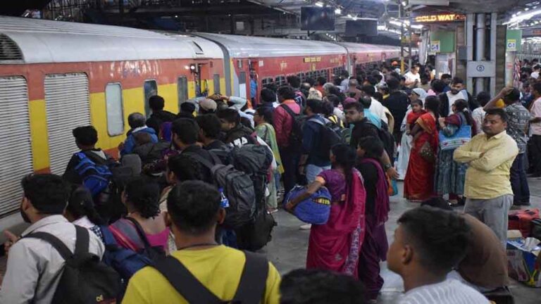 Train Cancelled List: रेल यात्रियों को बड़ा झटका, देखें रद्द एक्सप्रेस की List