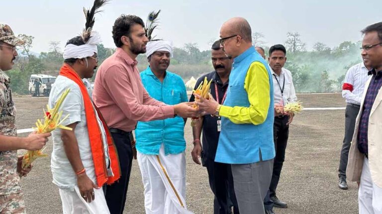 दंतेवाड़ा आगमन पर राज्यपाल का आत्मीय स्वागत दंतेवाड़ा आगमन पर राज्यपाल का आत्मीय स्वागत