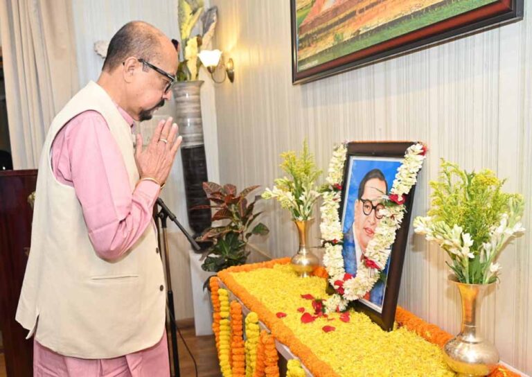 राज्यपाल ने भारत रत्न डॉ. भीमराव अंबेडकर को दी श्रद्धांजलि राज्यपाल ने भारत रत्न डॉ. भीमराव अंबेडकर को दी श्रद्धांजलि