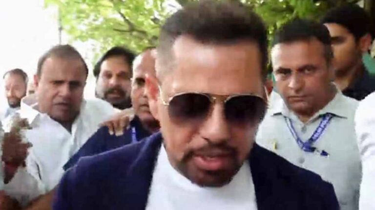 भूमि सौदे से जुड़े धन शोधन मामले में रॉबर्ट वाड्रा की ईडी के सामने पेशी