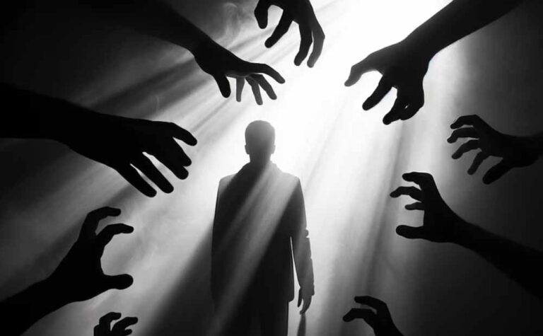 निराशा के अंधेरों से खुद को कैसे निकाले बाहर