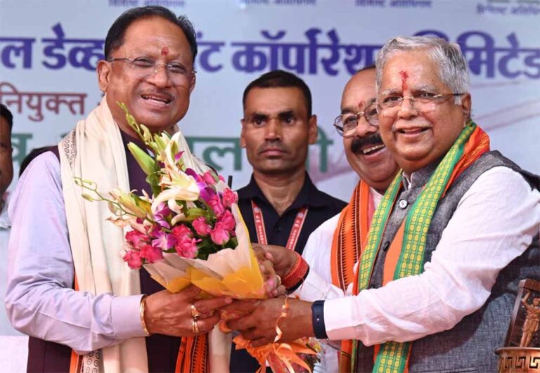 सीएसआईडीसी के अध्यक्ष राजीव अग्रवाल ने किया कार्यभार ग्रहण, मुख्यमंत्री ने दी शुभकामनाएं सीएसआईडीसी के अध्यक्ष राजीव अग्रवाल ने किया कार्यभार ग्रहण, मुख्यमंत्री ने दी शुभकामनाएं