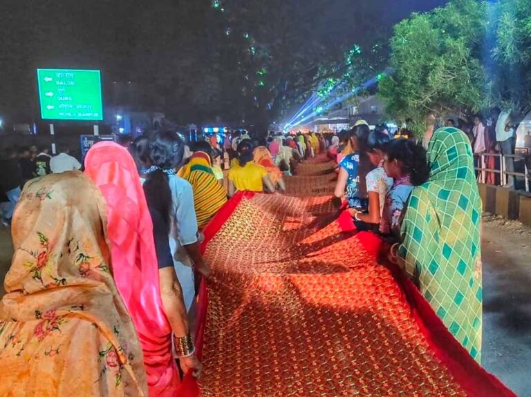 बालोद के झलमला में निवासियों ने निकाली भव्य चुनरी यात्रा