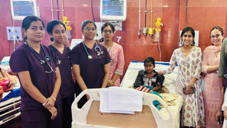 डॉक्टरों और स्टाफ की बदौलत हर्ष ने मौत को मात दी और जीवन की नई शुरुआत की। यह सिर्फ एक इलाज नहीं, एक चमत्कार