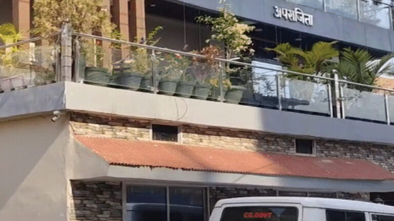 सुकमा में पूर्व MLA और CPI नेता मनीष कुंजाम के रिश्तेदार और अन्य 5 तेंदूपत्ता प्रबंधकों के घर आज तड़के पहुंची ACB और EOW की टीम