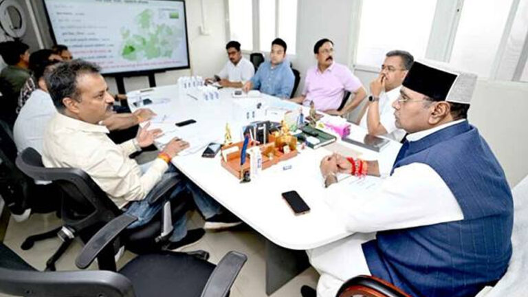 मंत्री सारंग ने की अधिकारियों के साथ तैयारियों की समीक्षा