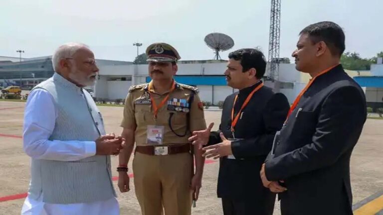 प्रधानमंत्री नरेंद्र मोदी अपने संसदीय क्षेत्र वाराणसी पहुंचे, ये उनका 50वां दौरा प्रधानमंत्री नरेंद्र मोदी अपने संसदीय क्षेत्र वाराणसी पहुंचे, ये उनका 50वां दौरा