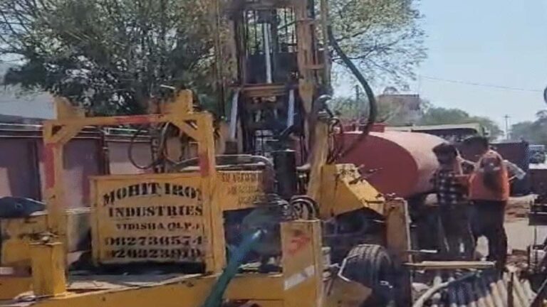 मेट्रो ट्रैन : भदभदा से रत्नागिरी तक बेरिकेडिंग व पुल बोगदा से रेलवे स्टेशन प्लेटफार्म छह से लेकर सिंधी कॉलोनी, करोद तक बेरिकेडिंग से जाम मेट्रो ट्रैन : भदभदा से रत्नागिरी तक बेरिकेडिंग व पुल बोगदा से रेलवे स्टेशन प्लेटफार्म छह से लेकर सिंधी कॉलोनी, करोद तक बेरिकेडिंग से जाम